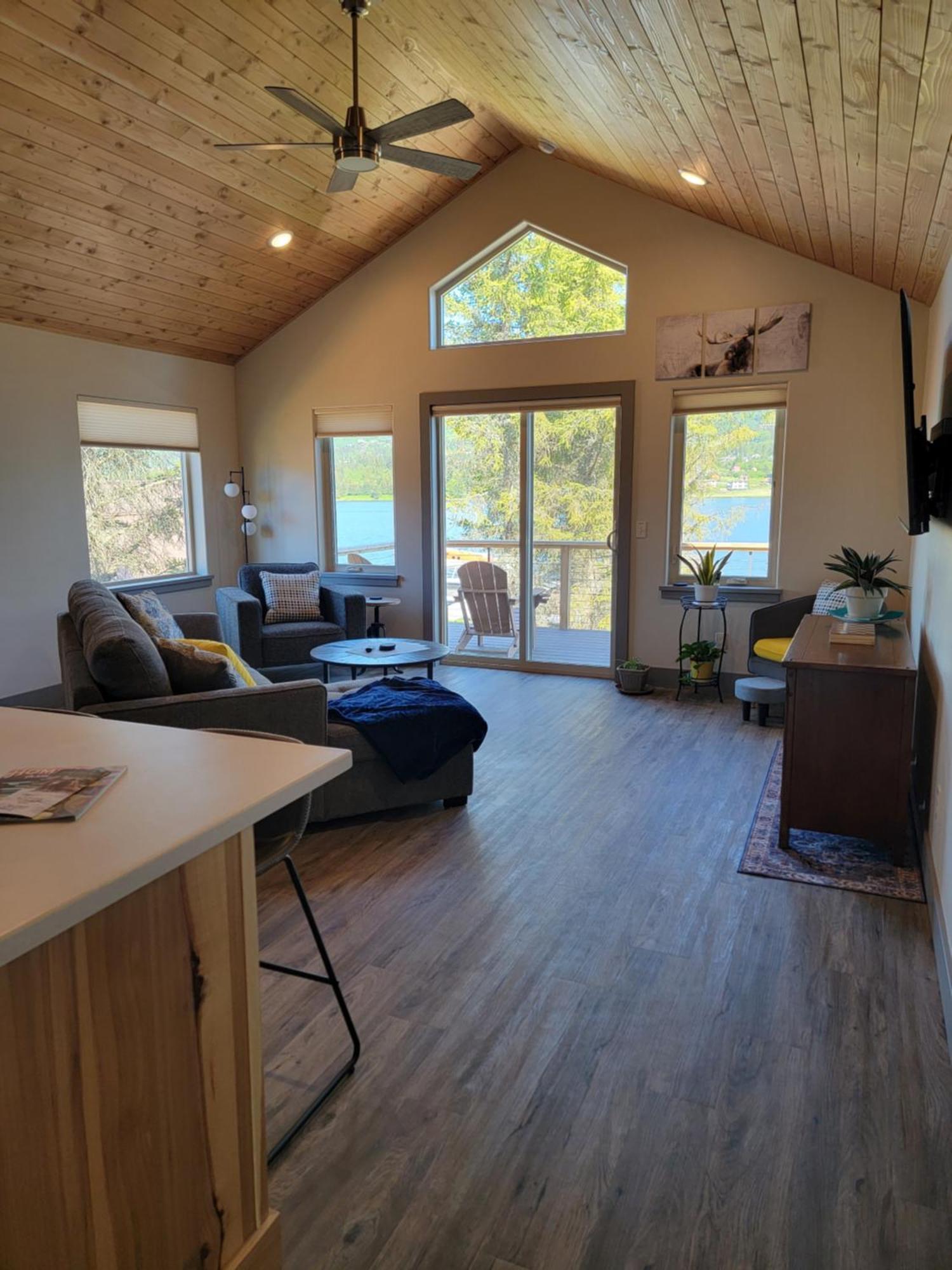Lakeshore Lodging Suites Хоумър Екстериор снимка