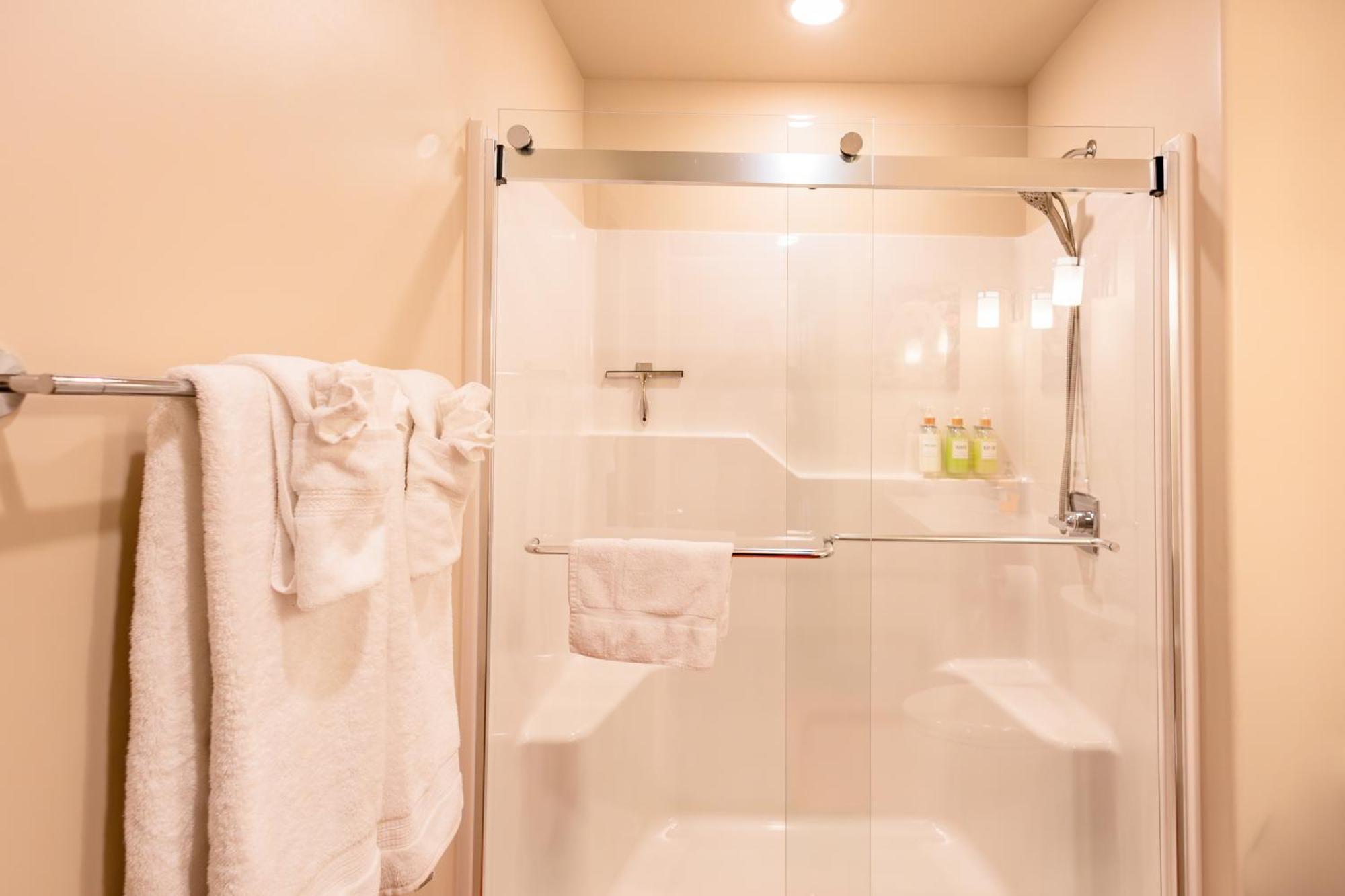 Lakeshore Lodging Suites Хоумър Екстериор снимка