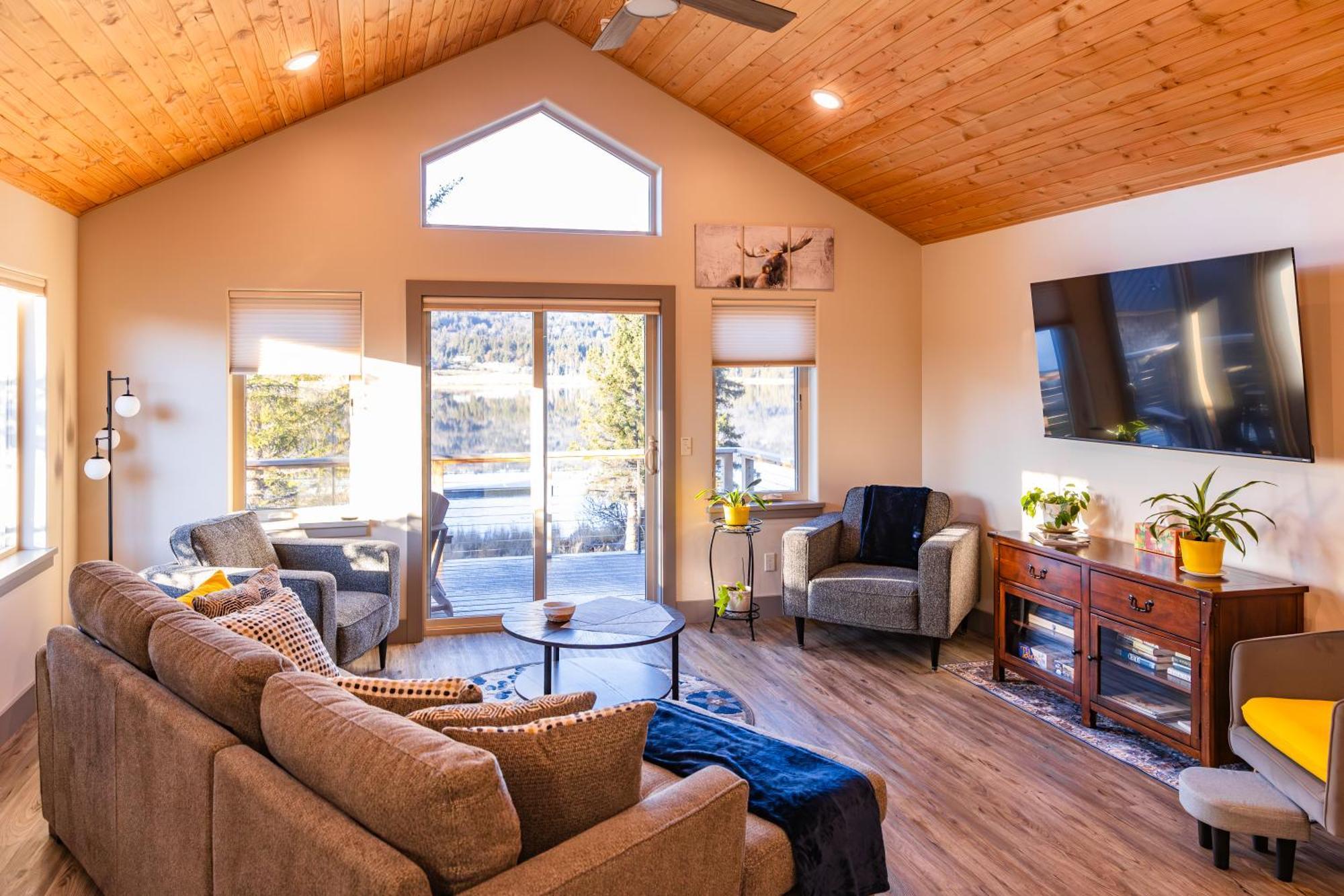 Lakeshore Lodging Suites Хоумър Екстериор снимка