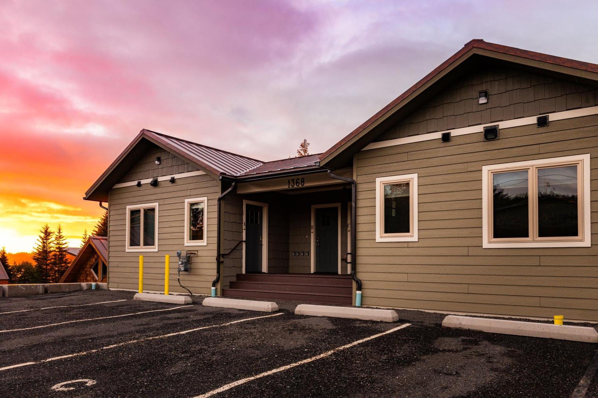 Lakeshore Lodging Suites Хоумър Екстериор снимка