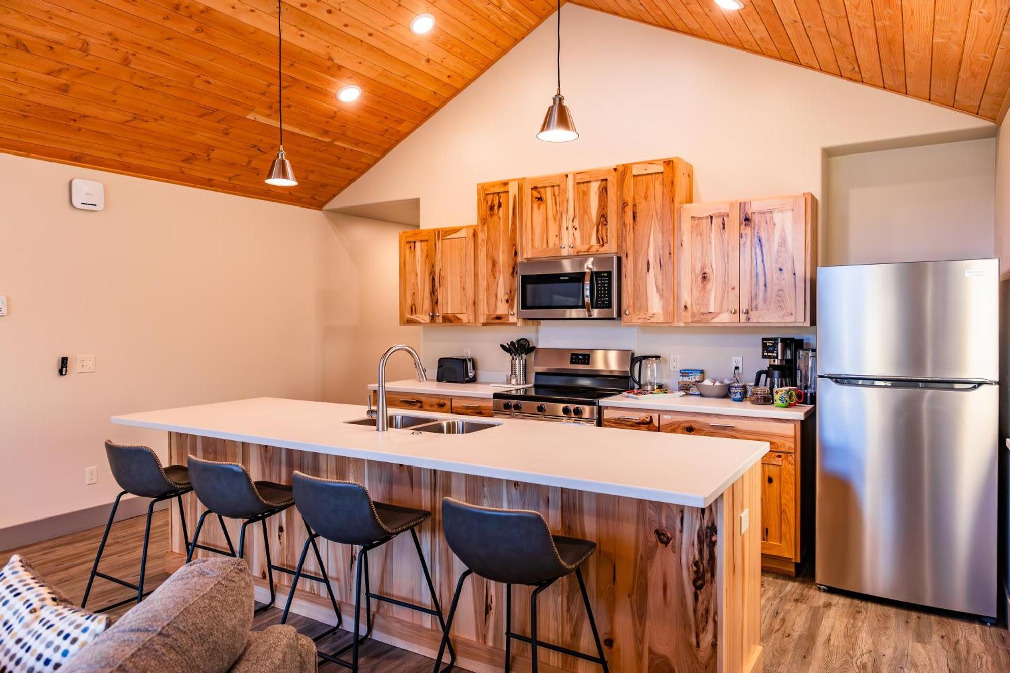 Lakeshore Lodging Suites Хоумър Екстериор снимка