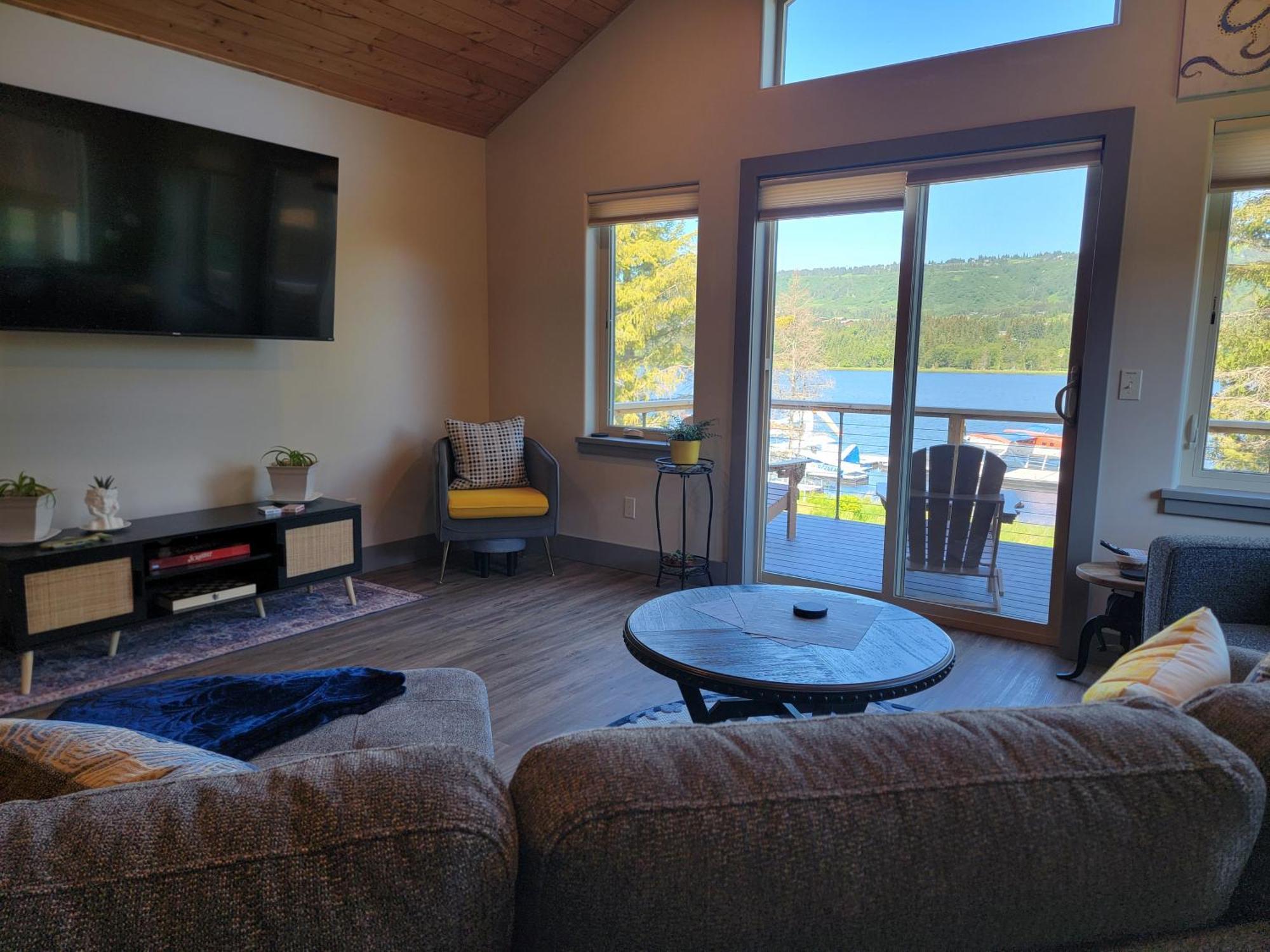 Lakeshore Lodging Suites Хоумър Екстериор снимка